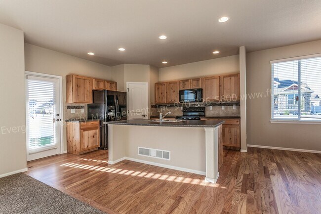 Building Photo - 570 Lapis Pl