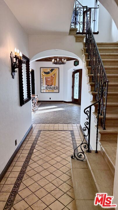 Building Photo - 1302 N Sweetzer Ave