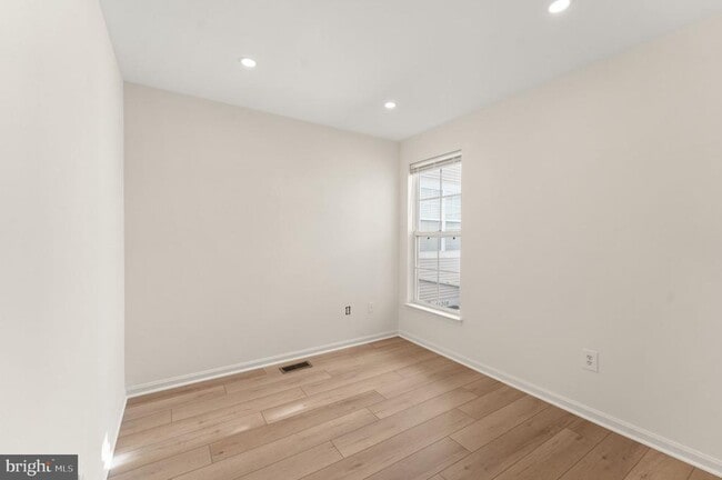 Building Photo - 44210 Shady Glen Terrace