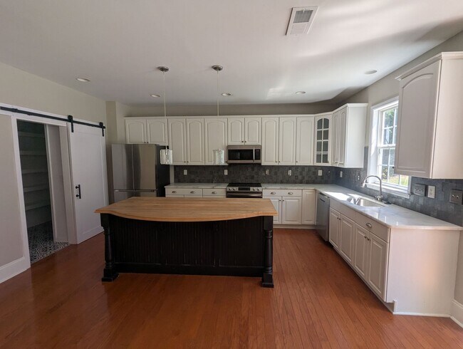 Building Photo - Harrisburg with Large Fenced-In Yard, Small Private Pool/Spa and Putting Green