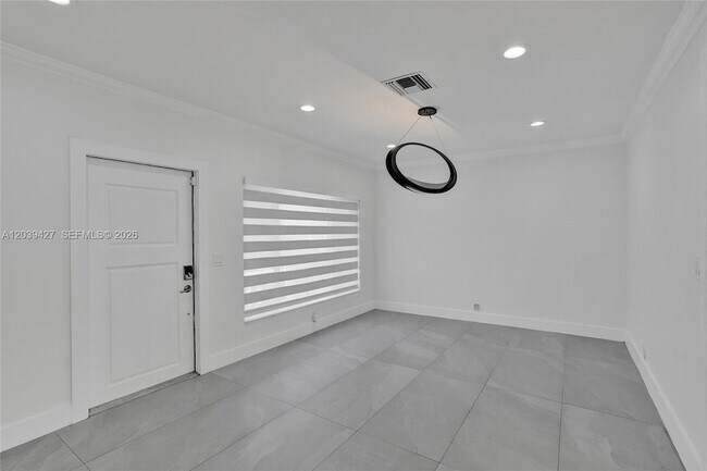 Building Photo - 213 NE 43rd St