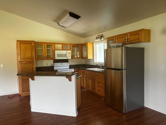 Building Photo - 15-1300 Railroad Ave. Keaau, HI 96749