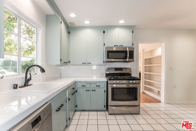 Building Photo - 437 N Swarthmore Ave