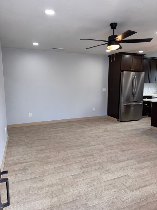 Building Photo - Newly Remodeled 2 Bedroom, 2 Bath Back House