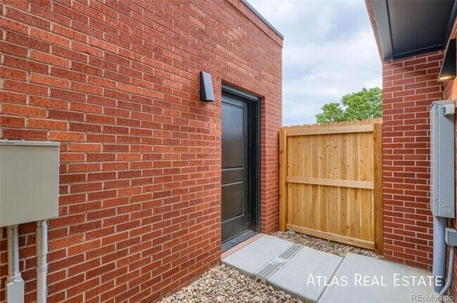 Building Photo - 115 W 2nd Ave