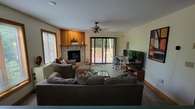 Building Photo - 140 Paquette Cir