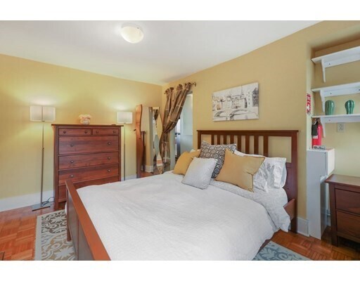 Building Photo - 55 W Cedar St