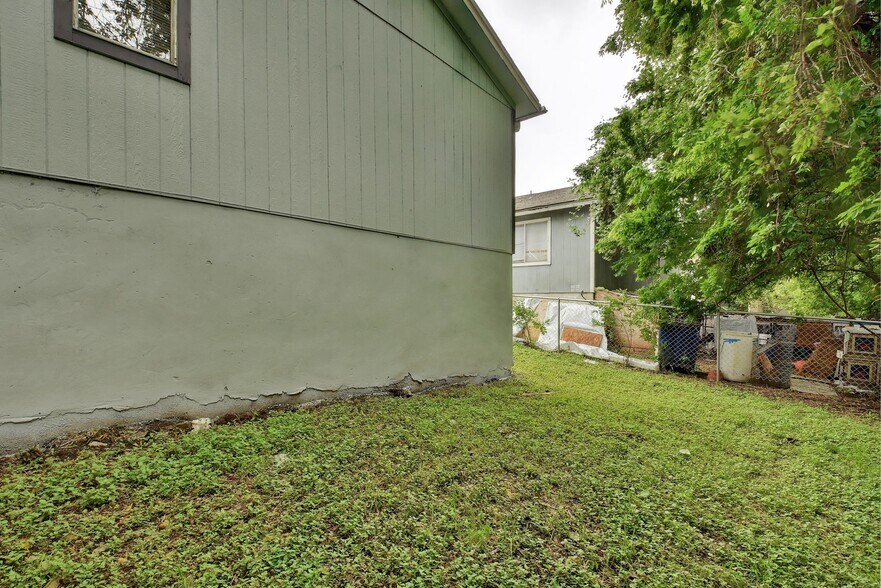 Building Photo - 5303 Spring Meadow Rd
