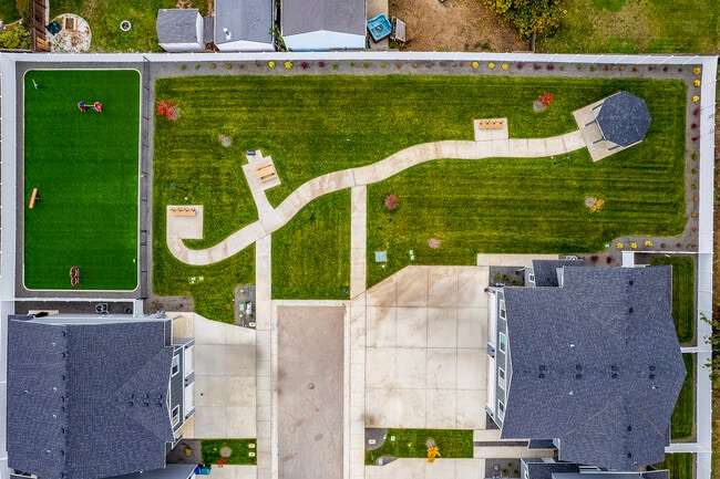 Building Photo - Birkdale Commons