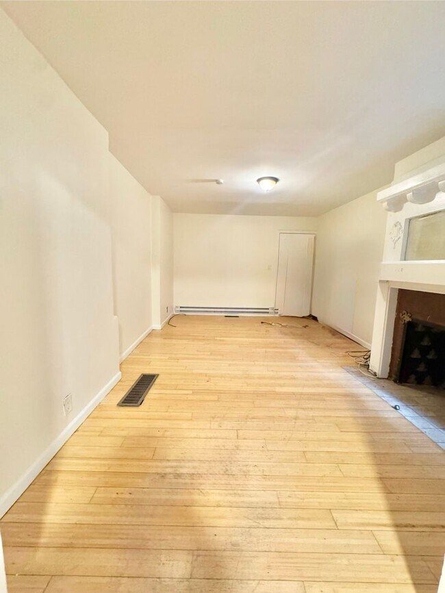 Building Photo - 5019 Walnut St