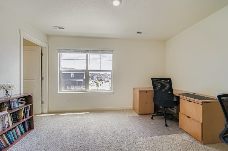 Building Photo - 16270 Mountain Flax Dr