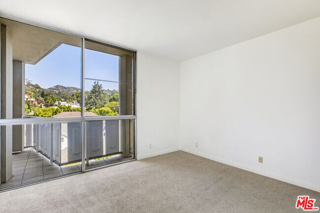 Building Photo - 4455 Los Feliz Blvd