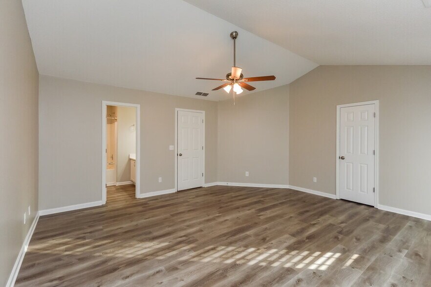 Building Photo - 225 Crestfield Cir