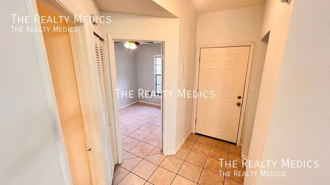 Building Photo - 7628 University Garden Dr