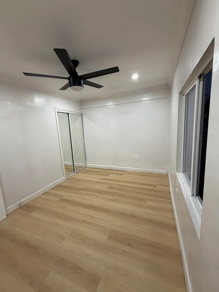 Room - 674 W 59th Pl