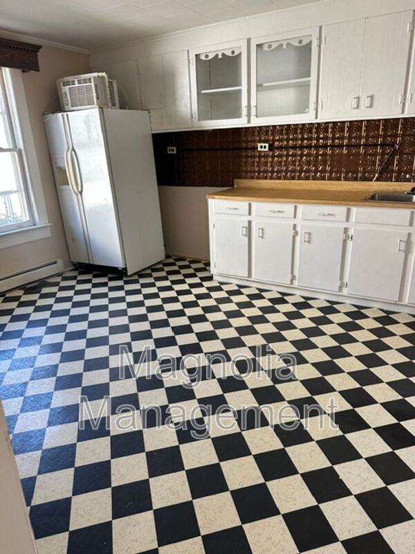 Building Photo - 329 Southall St