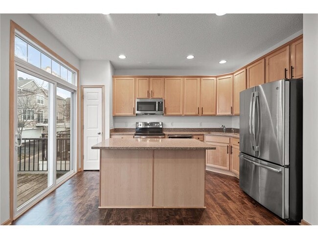Building Photo - 9995 Wildflower Dr