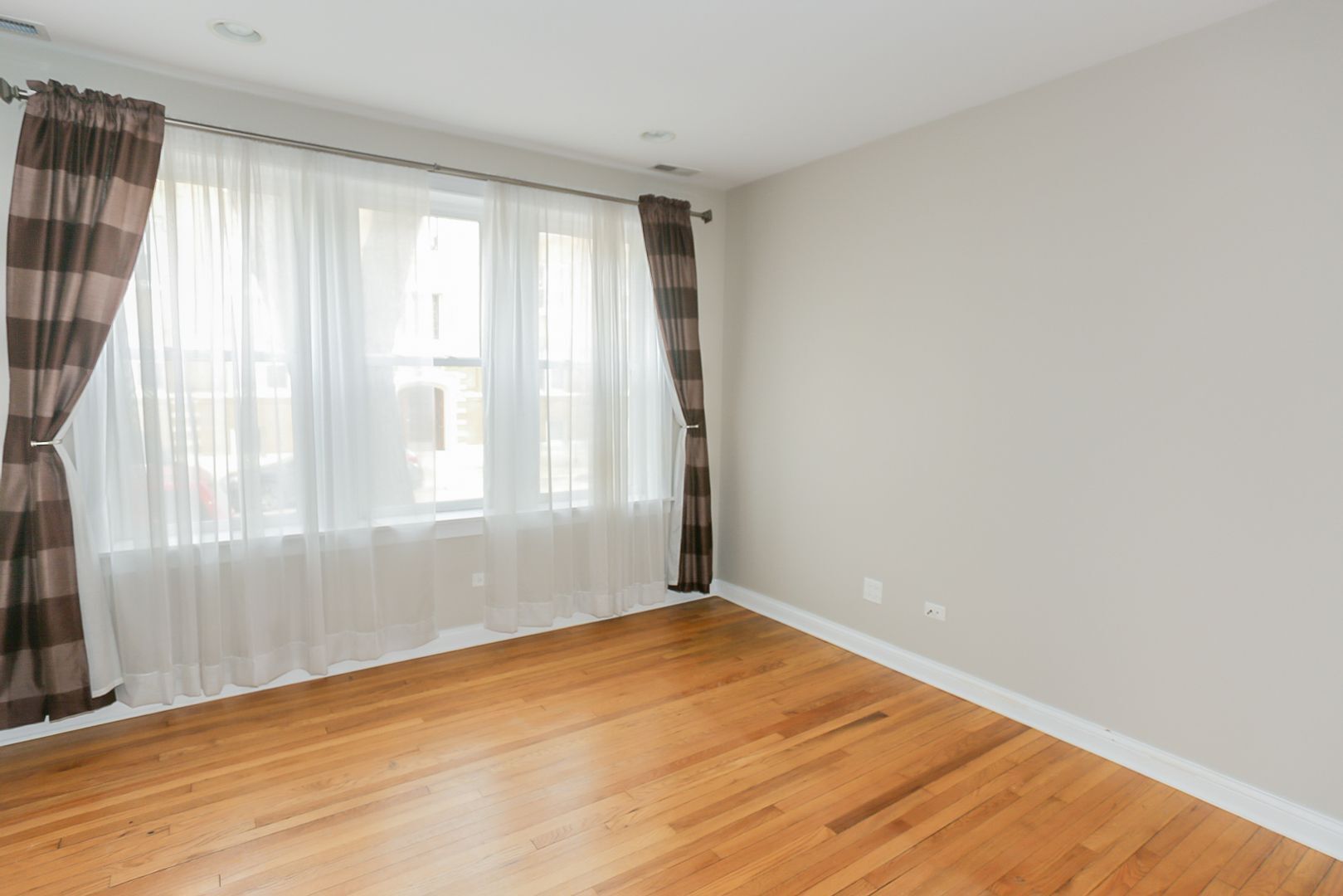 Building Photo - 3804 N Marshfield Ave