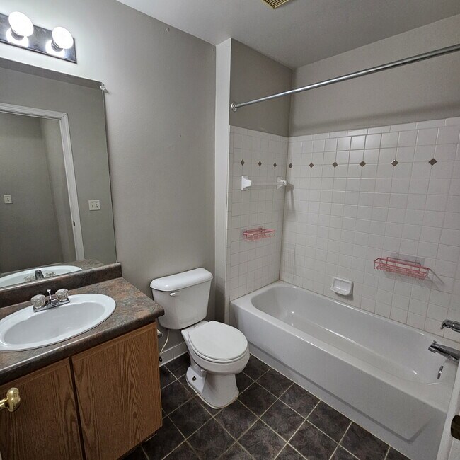 Building Photo - 2 Bedroom, 2 Bathroom Condo with Attached Garage, Private Patio, Clubhouse, Pool, Close to Expres...