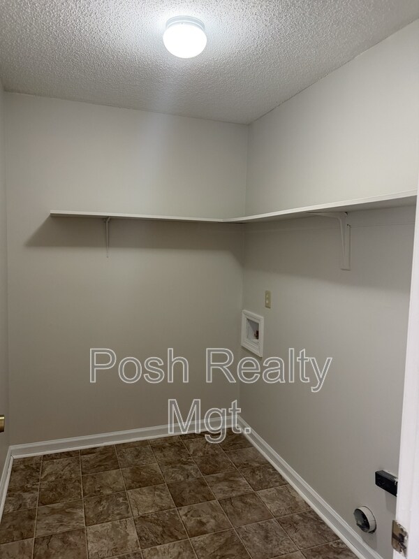 Building Photo - 629 Mystic Dr