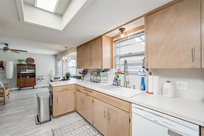 Building Photo - 11512 Oak Trail