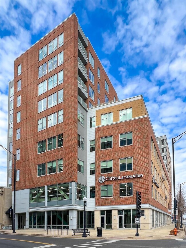 Building Photo - 3,400 SQFT CONDO IN DOWNTOWN CHAMPAIGN W/ ...