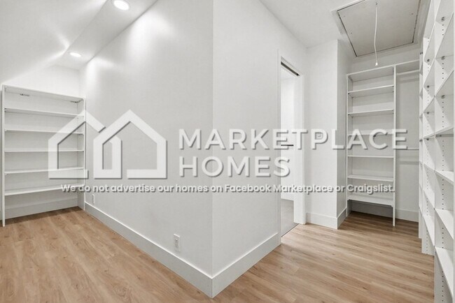 Building Photo - 207 Waterview Dr