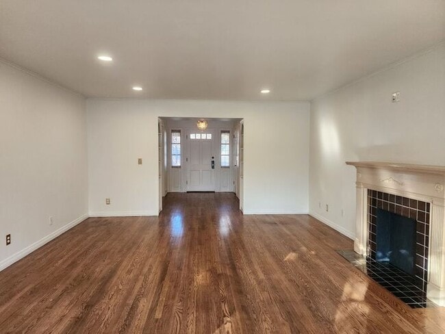 Building Photo - 2 Bed 1.5 Bath 1 Car Garage in the GRADY MUSGRAVE LAKESIDE Addition