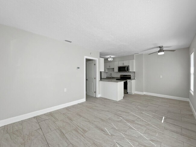 Building Photo - 56 44th Ave