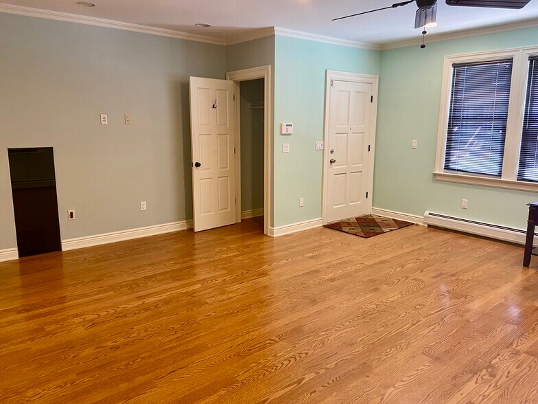 Building Photo - 706 73rd St