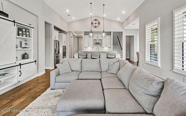 Building Photo - 104 Marquesa Cir