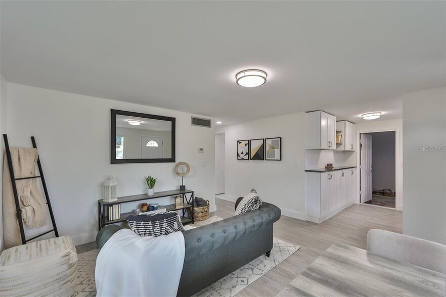 Building Photo - 2028 N Betty Ln