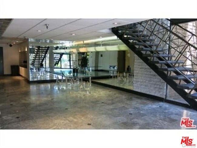 Building Photo - 3949 Los Feliz Blvd
