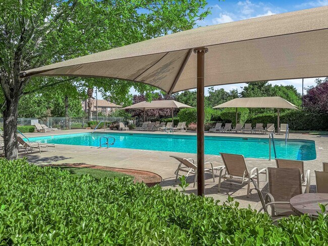 Building Photo - 2 Bed, 2.5 bath Townhome for rent in the h...