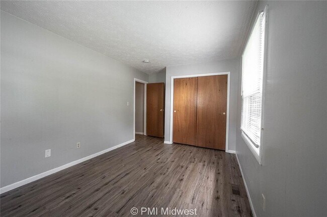 Building Photo - 207 W Green Meadows Dr