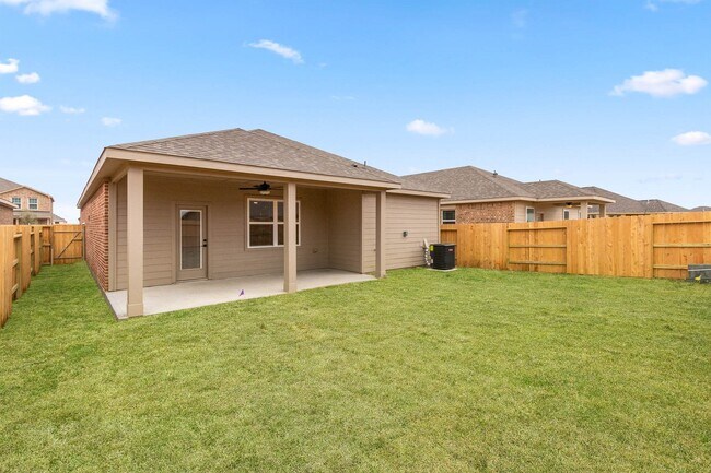 Building Photo - 1110 Whispering Winds Dr