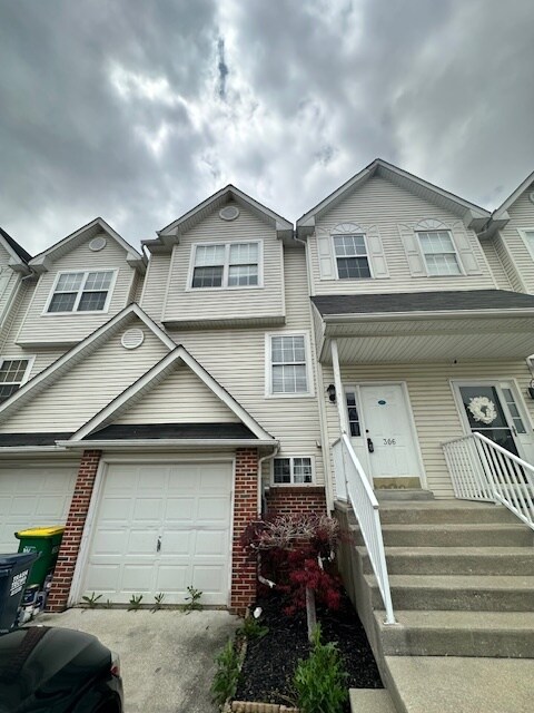 Primary Photo - 306 Macleren Dr