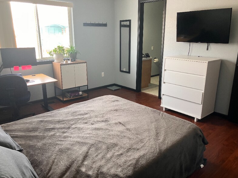 Building Photo - 2451 W 44th St