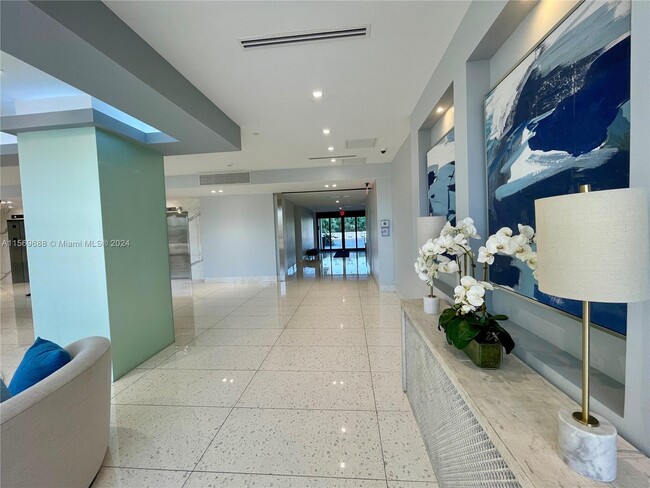 Building Photo - 20301 W Country Club Dr