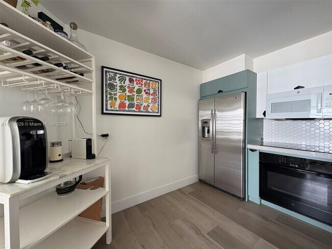 Building Photo - 5750 Collins Ave