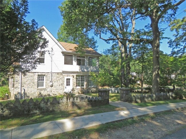 Building Photo - 126 Mt Hope Blvd