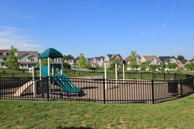 Building Photo - Beautiful Garage Townhouse in Poplar Run - Minutes to Glenmont METRO & I-200!