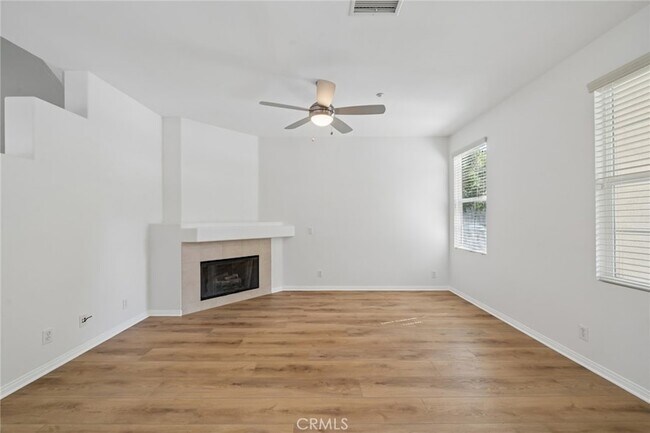 Building Photo - 215 Dewdrop