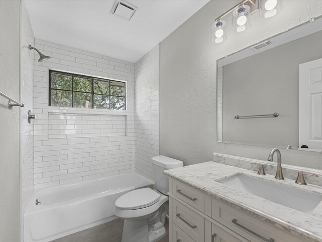 Building Photo - 1227 Lake Estates Ct