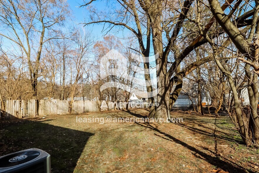 Building Photo - 1850 Huey St