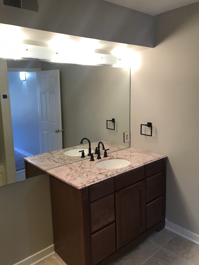 Master Bathroom - 5219 Le Parc Dr