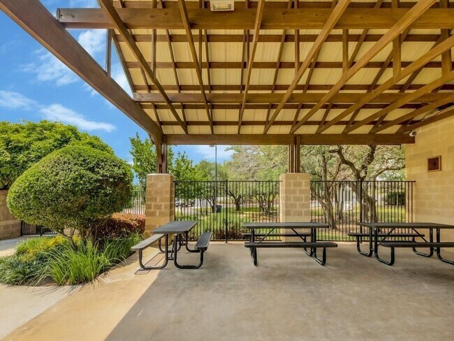 Building Photo - 212 Housefinch Loop