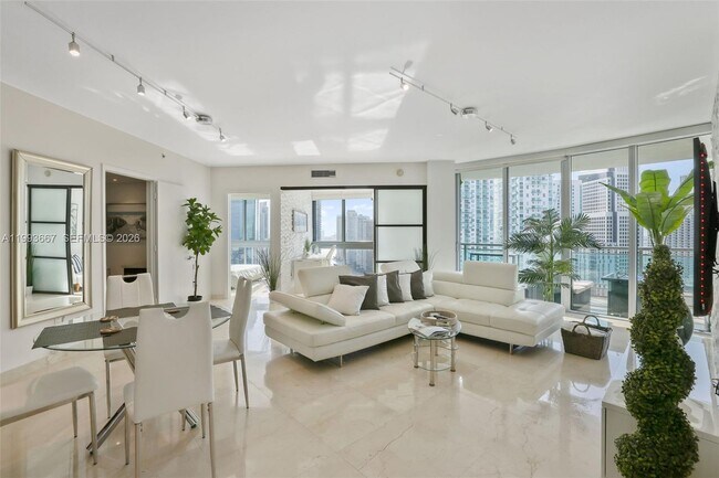 Building Photo - 350 S Miami Ave