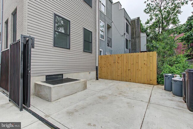 Building Photo - 1242 N 15th St