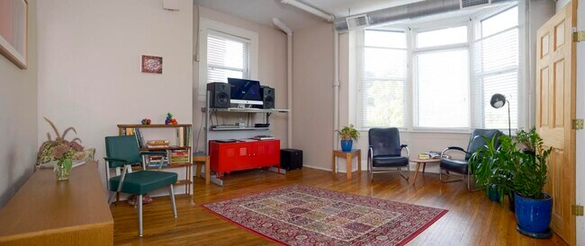 Building Photo - 127 Iowa Avenue